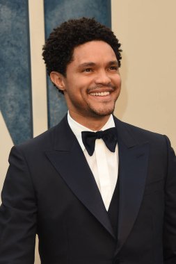 Trevor Noah, Wallis Annenberg Sahne Sanatları Merkezi 'ndeki 2023 Vanity Fair Oscar Partisi' nde 12 Mart 2023 'te Beverly Hills, CA