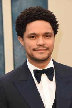 Trevor Noah, Wallis Annenberg Sahne Sanatları Merkezi 'ndeki 2023 Vanity Fair Oscar Partisi' nde 12 Mart 2023 'te Beverly Hills, CA