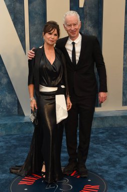 Patty Smyth, John McEnroe, 12 Mart 2023 'te Wallis Annenberg Gösteri Sanatları Merkezi' ndeki Vanity Fair Oscar Partisi 'nde.