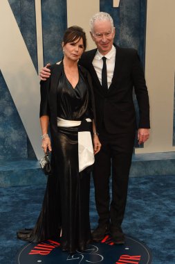 Patty Smyth, John McEnroe, 12 Mart 2023 'te Wallis Annenberg Gösteri Sanatları Merkezi' ndeki Vanity Fair Oscar Partisi 'nde.