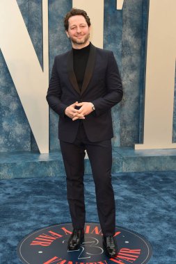 Derek Blasberg, Wallis Annenberg Sahne Sanatları Merkezi 'ndeki 2023 Vanity Fair Oscar Partisi' nde 12 Mart 2023 'te Beverly Hills, CA