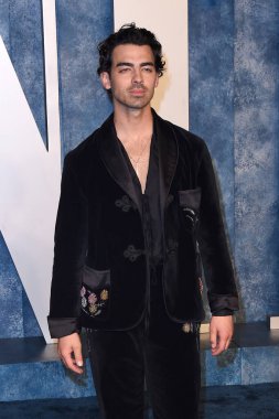 Joe Jonas, 12 Mart 2023 'te Wallis Annenberg Gösteri Sanatları Merkezi' ndeki Vanity Fair Oscar Partisi 'nde, 12 Mart 2023' te Beverly Hills, CA