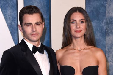 Dave Franco, Alison Brie, 12 Mart 2023 'te Wallis Annenberg Gösteri Sanatları Merkezi' ndeki Vanity Fair Oscar partisinde.