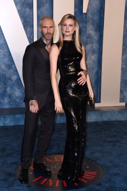 Adam Levine, Davranış Prinsloo, Wallis Annenberg Gösteri Sanatları Merkezi 'nde 2023 Vanity Fair Oscar Partisi' nde 12 Mart 2023 'te Beverly Hills, CA