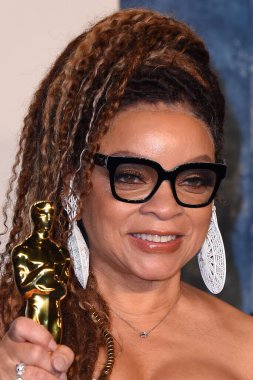 Ruth E. Carter, Wallis Annenberg Sahne Sanatları Merkezi 'ndeki 2023 Vanity Fair Oscar Partisi' nde 12 Mart 2023 'te Beverly Hills, CA