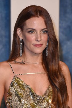 Riley Keough, 12 Mart 2023 'te Wallis Annenberg Gösteri Sanatları Merkezi' ndeki Vanity Fair Oscar Partisi 'nde, 12 Mart 2023' te Beverly Hills, CA