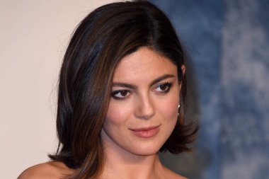 Monica Barbaro, 12 Mart 2023 'te Wallis Annenberg Gösteri Sanatları Merkezi' ndeki Vanity Fair Oscar Partisi 'nde, 12 Mart 2023' te Beverly Hills, CA