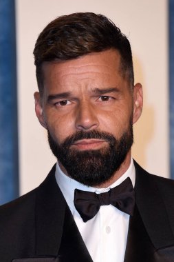 12 Mart 2023 'te Wallis Annenberg Sahne Sanatları Merkezi' nde düzenlenen Vanity Fair Oscar Partisi 'nde Ricky Martin,
