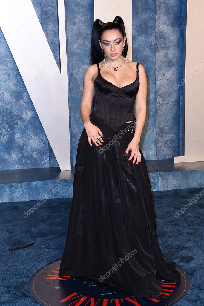 LOS ÁNGELES 12 DE MARZO Charlie XCX en la Vanity Fair Oscar Party