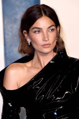 Lily Aldridge, Wallis Annenberg Sahne Sanatları Merkezi 'ndeki 2023 Vanity Fair Oscar Partisi' nde 12 Mart 2023 'te Beverly Hills, CA
