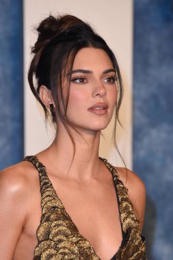 LOS ANGELES - 12 Mart 2023 'te Wallis Annenberg Gösteri Sanatları Merkezi' ndeki Vanity Fair Oscar Partisi 'nde Kendall Jenner.
