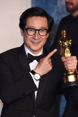 LOS ANGELES - 12 Mart 2023 'te Wallis Annenberg Gösteri Sanatları Merkezi' ndeki Vanity Fair Oscar Partisi 'nde Ke Huy Quan,