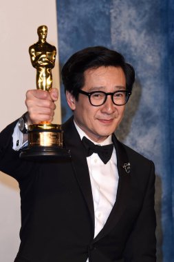 LOS ANGELES - 12 Mart 2023 'te Wallis Annenberg Gösteri Sanatları Merkezi' ndeki Vanity Fair Oscar Partisi 'nde Ke Huy Quan,