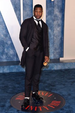 Jonathan Majors, Wallis Annenberg Sahne Sanatları Merkezi 'ndeki 2023 Vanity Fair Oscar Partisi' nde 12 Mart 2023 'te Beverly Hills, CA