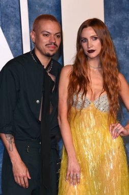 Evan Ross, Ashlee Simpson, 12 Mart 2023 'te Wallis Annenberg Sahne Sanatları Merkezi' ndeki Vanity Fair Oscar Partisi 'nde.