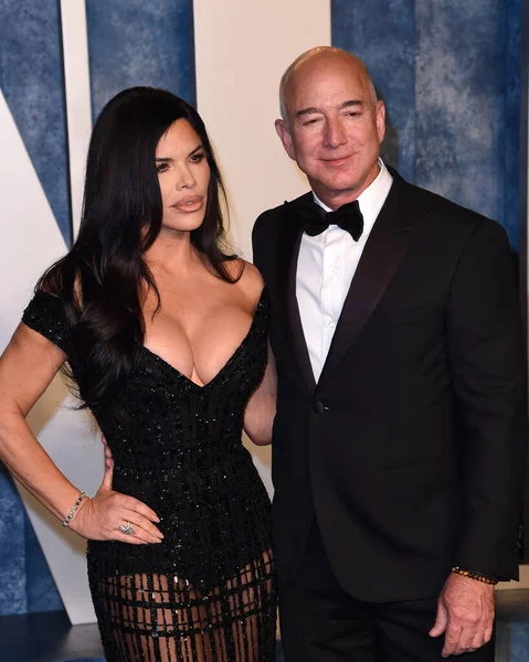 Lauren Sanchez, Jeff Bezos, 12 Mart 2023 'te Wallis Annenberg Sahne Sanatları Merkezi' ndeki Vanity Fair Oscar Partisi 'nde.