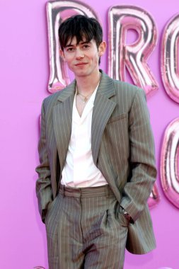 LOS ANGELES - 24 Mart 2023 'te Wilshire Ebell Tiyatrosu' nda yapılan balo prömiyeri gösteriminde Griffin Gluck