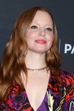 LOS ANGELES - 3 Nisan 2023 PaleyFest 'te Lauren Ambrose - 3 Nisan 2023' te Los Angeles, CA 'da Dolby Tiyatrosu' nda Sarı Ceketler