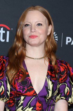LOS ANGELES - 3 Nisan 2023 PaleyFest 'te Lauren Ambrose - 3 Nisan 2023' te Los Angeles, CA 'da Dolby Tiyatrosu' nda Sarı Ceketler