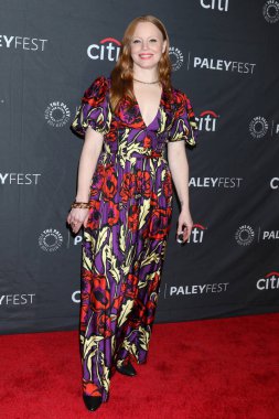 LOS ANGELES - 3 Nisan 2023 PaleyFest 'te Lauren Ambrose - 3 Nisan 2023' te Los Angeles, CA 'da Dolby Tiyatrosu' nda Sarı Ceketler