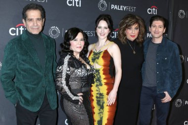LOS ANGELES - 4 Nisan: Tony Shalhoub, Alex Borstein, Rachel Brosnahan, Caroline Aaron, Michael Zegen 2023 PaleyFest 'te - Dolby Tiyatrosu' nda Muhteşem Bayan Maisel 4 Nisan 2023, Los Angeles, CA