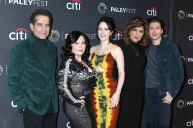 LOS ANGELES - 4 Nisan: Tony Shalhoub, Alex Borstein, Rachel Brosnahan, Caroline Aaron, Michael Zegen 2023 PaleyFest 'te - Dolby Tiyatrosu' nda Muhteşem Bayan Maisel 4 Nisan 2023, Los Angeles, CA