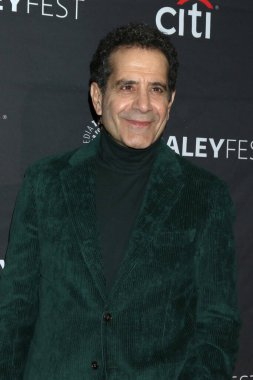 LOS ANGELES - 4 APR: 2023 PaleyFest 'te Tony Shalhoub - 4 Nisan 2023' te Dolby Tiyatrosu 'nda Muhteşem Bayan Maisel
