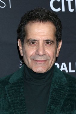 LOS ANGELES - 4 APR: 2023 PaleyFest 'te Tony Shalhoub - 4 Nisan 2023' te Dolby Tiyatrosu 'nda Muhteşem Bayan Maisel