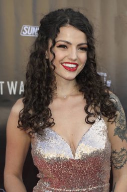 LOS ANGELES - 11 Nisan, Emmaline, Warner Brothers Studio 'daki Sweetwater Premiere' de 11 Nisan 2023 'te Burbank, CA