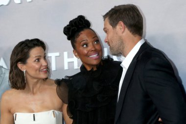 LOS ANGELES - 13 Nisan 2023 'te, Jennifer Garner, Aisha Tyler, Geoff Stults The Last Thing He told Me Apple + Serisi Prömiyer at the Bruin Theater, Westwood, CA