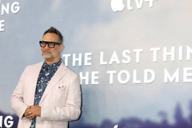 LOS ANGELES - 13 Nisan 2023 'te The Last Thing He told me Apple + Serisi galasında Todd Stashwick, Westwood, CA