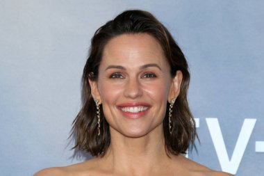 LOS ANGELES - 13 Nisan 2023 'te The Last Thing He told me Apple + Series premimiere at the Bruin Theater, Westwood, CA