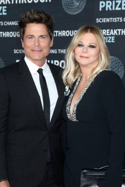 LOS ANGELES - 15 Nisan 2023 'te Los Angeles, CA' da bulunan Akademi Sinema Müzesi 'ndeki 9. Atılım Ödülü Töreni' nde Rob Lowe, Sheryl Berkoff