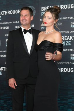 LOS ANGELES - 15 Nisan 2023 'te, Evan Spiegel, Miranda Kerr Akademi Sinema Müzesi' nde 9.