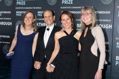 LOS ANGELES - 15 Nisan - Janet Wojcicki, Michael Milken, Anne Wojcicki, Esther Wojcicki Akademi Sinema Müzesi 'nde düzenlenen 9.