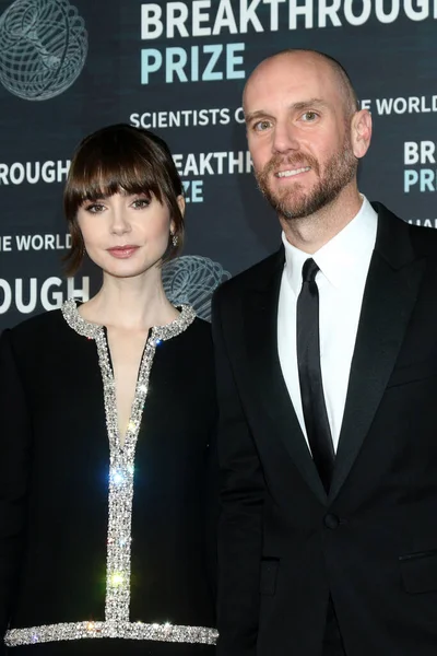 Los Angeles Apr Lily Collins Charlie Mcdowell 9Th Breakthrough Prize — Stock Photo, Image