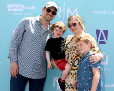 Jeremy Fingerman, Nash Fingerman, Rachel Miriam, not defterindeki Graham Fingerman. 23 Nisan 2023 'te Century City, CA' da Fox Stüdyo Parkı 'nda kendini ifade et.