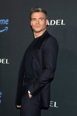 LOS ANGELES - 25 Nisan 2023 'te Culver Tiyatrosu' ndaki Citadel Serisi 'nde Richard Madden.