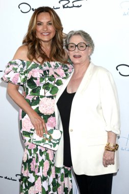 Mariska Hargitay, Sharon Gless, 25 Nisan 2023 'te Beverly Hilton Oteli' nde, Meslektaşlar arası Bahar Yemeği 2023 'te.