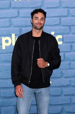 LOS ANGELES - 10 Mayıs 2023 'te Los Angeles' ta Platonic Apple + Series Premiere 'de Julien Samani