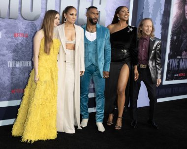 Lucy Paez, Jennifer Lopez, Omari Hardwick, Yvonne Senat Jones, Paul Raci 10 Mayıs 2023 'te Westwood, CA' da The Mother Premiere 'de