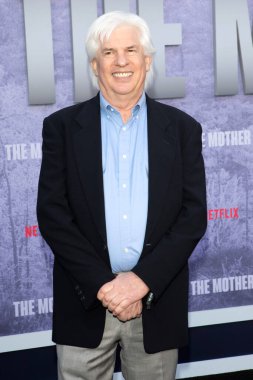 Thomas A Carlson, 10 Mayıs 2023 'te Westwood, CA' daki Village Theater 'daki The Mother Prömiyer' de.