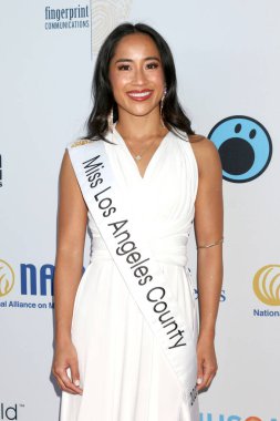 Katie Tessier, 12 Mayıs 2023 'te Batı Hollywood' daki Pasifik Tasarım Merkezi 'ndeki NAMI WLA 2023 Akıl Sağlığı Galasında.