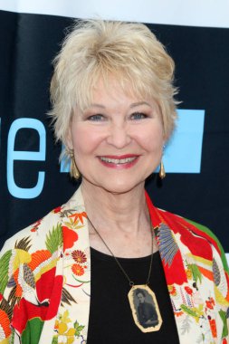 Dee Wallace, 17 Mayıs 2023 'te Beverly Hills, CA' de, Greystone Malikanesi 'nin avlusundaki Dans ve Diyalog 10.