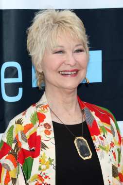 Dee Wallace, 17 Mayıs 2023 'te Beverly Hills, CA' de, Greystone Malikanesi 'nin avlusundaki Dans ve Diyalog 10.