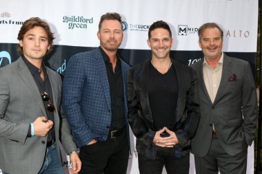 Carson Boatman, Eric Martsolf, Brandon Barash, Wally Kurth, Dans ve Diyalog 'da 17 Mayıs 2023' te Greystone Malikanesi 'nin avlusunda 10. yıldönümü kutlamaları.