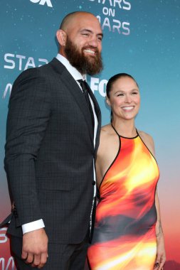 LOS ANGELES - 1 Haziran 2023 'te Los Angeles, CA' da FOX 's Stars on Mars VIP Kırmızı Halı Basın Önizlemesinde Travis Browne, Ronda Rousey