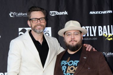 Joel McHale, Charley Koontz, 3 Haziran 2023 'te Los Angeles Hayvanat Bahçesi' ndeki Hayvan Balosu 'nda.