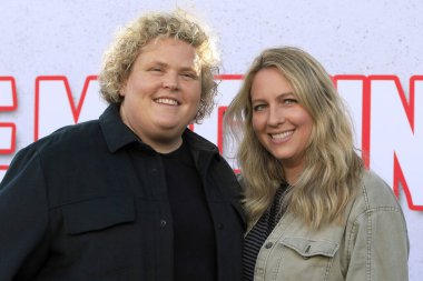 LOS ANGELES - 25 MAYIS: Fortune Feimster, Jacquelyn Smith 25 Mayıs 2023 'te Westwood, CA' da Village Theater 'daki The Machine Prömiyer' de