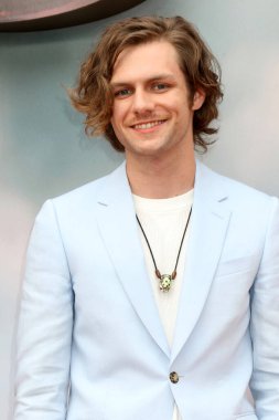 LOS ANGELES - 12 Haziran 2023 'te Los Angeles, CA' da Ovation Hollywood Avlusundaki Flash Premiere 'de Ty Simpkins